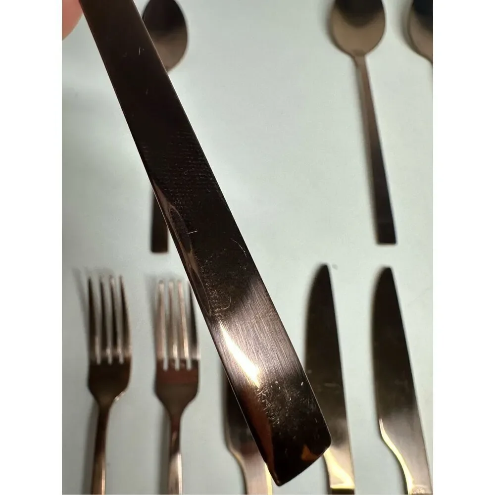 25 pcs Brushed Bronze Flatware Dinner Forks, Knives, Spoons Teaspoons Ds Forks